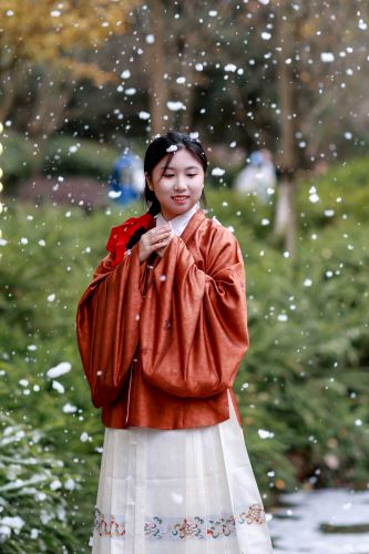 汉服节雪景照缩略图